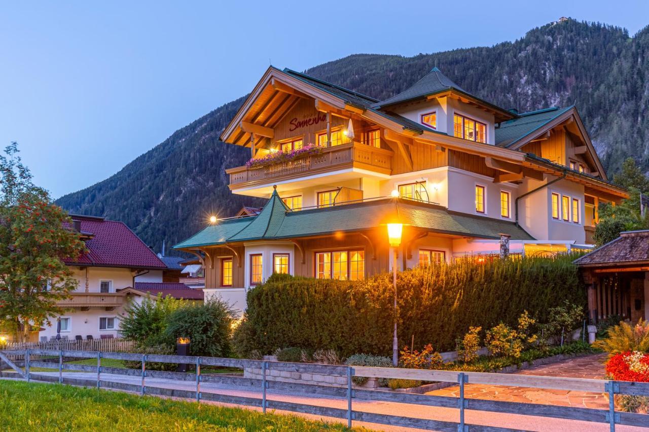 Apparthotel Sonnenhof Mayrhofen Exterior photo