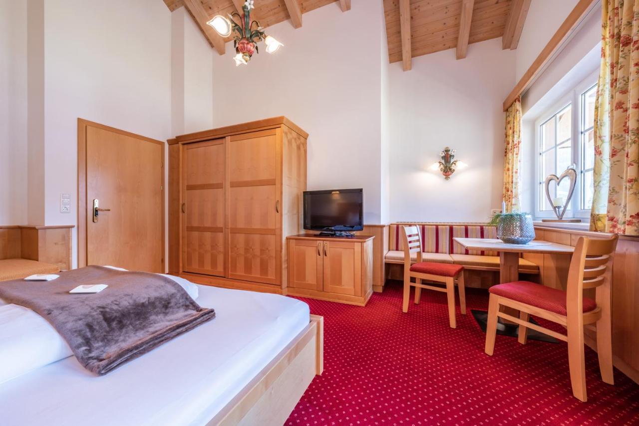 Apparthotel Sonnenhof Mayrhofen Exterior photo