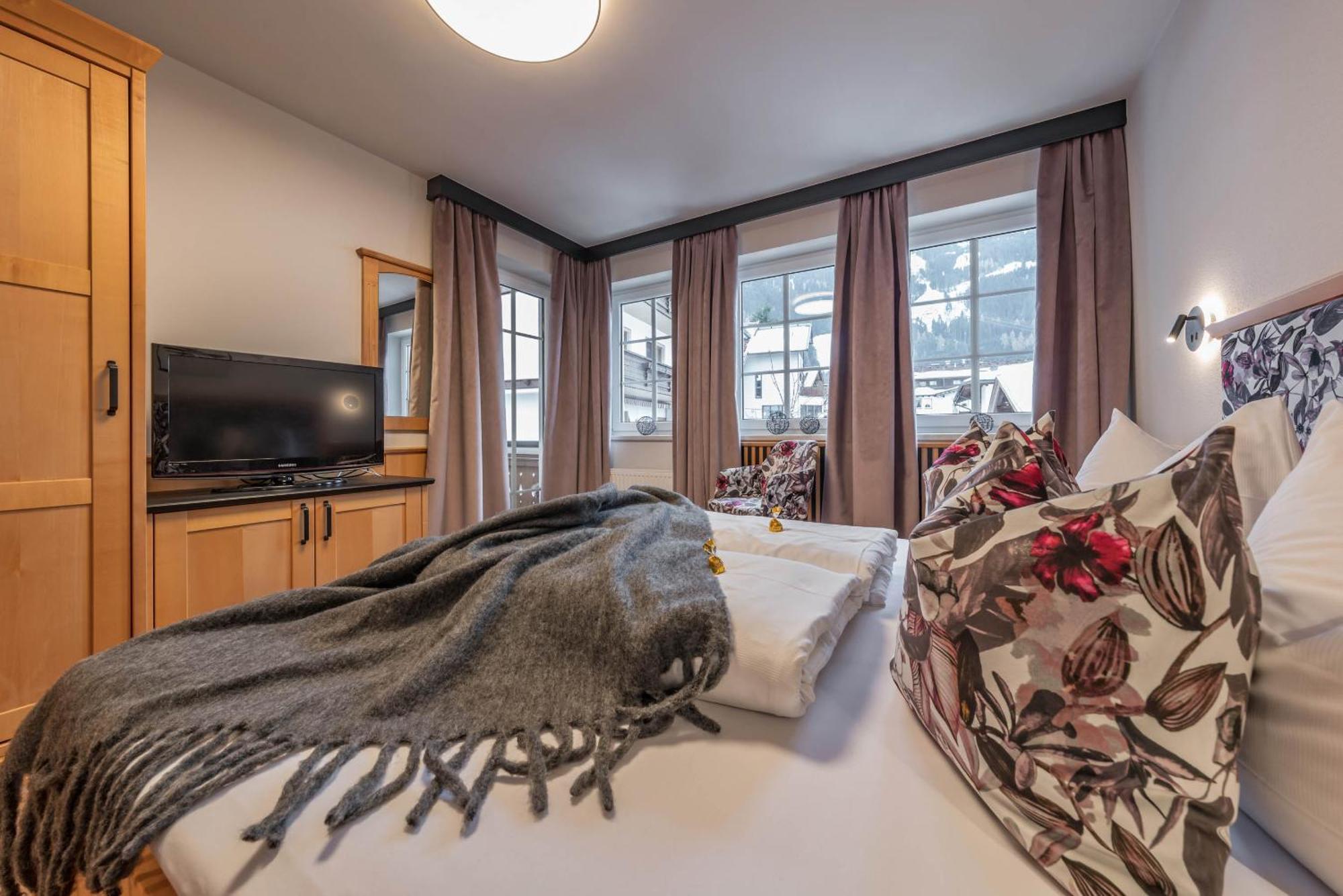Apparthotel Sonnenhof Mayrhofen Exterior photo